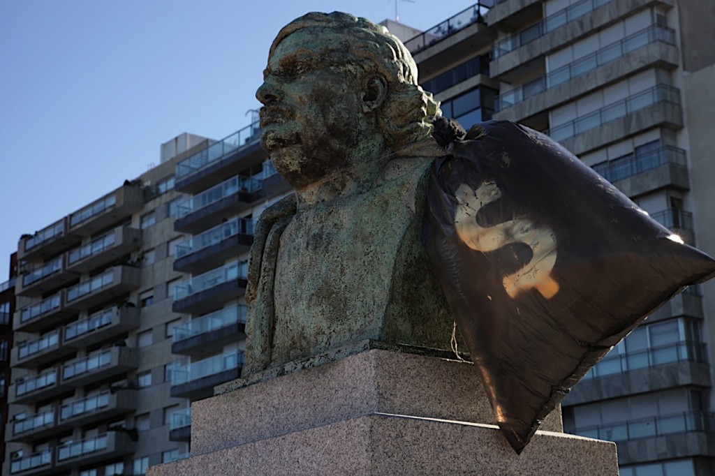 2009_basurama_RUSmontevideo-bag