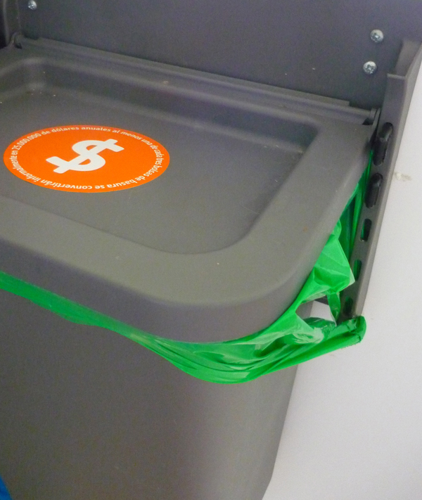 2009_basurama_RUSmontevideo2sticker